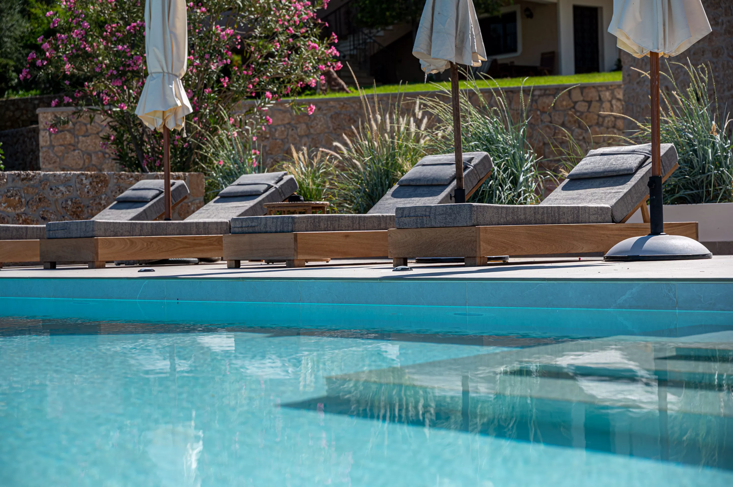 Κήπος & πισίνα